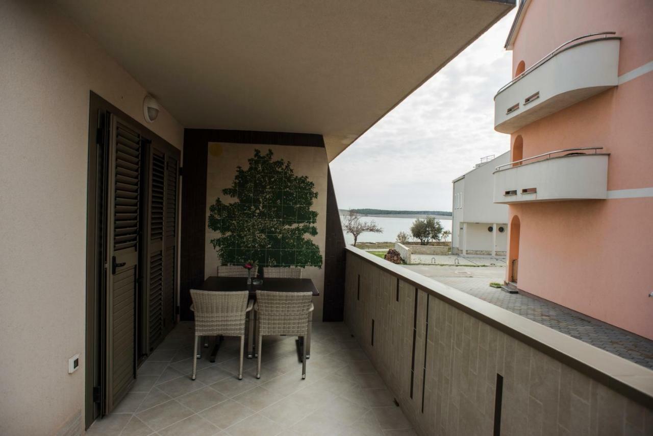 Apartments Svijet Mora 2 Povljana Luaran gambar