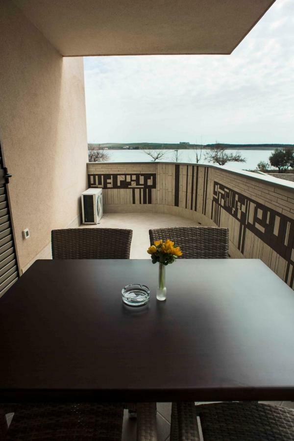 Apartments Svijet Mora 2 Povljana Luaran gambar